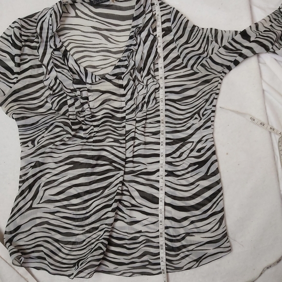 Tahari‎ Zebra Print Long sleeves Blouse - Picture 5 of 10